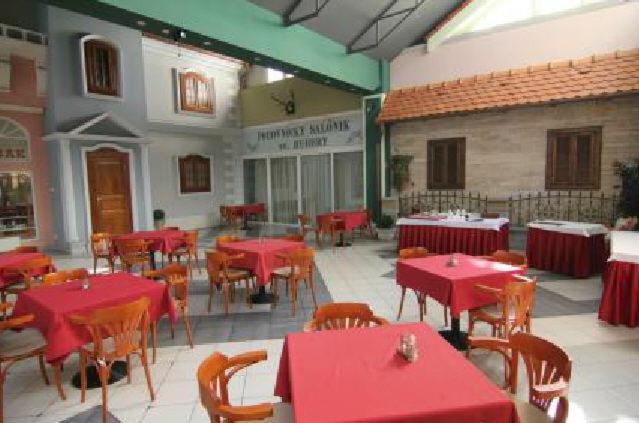 Hotel Atrium Malacky Buitenkant foto