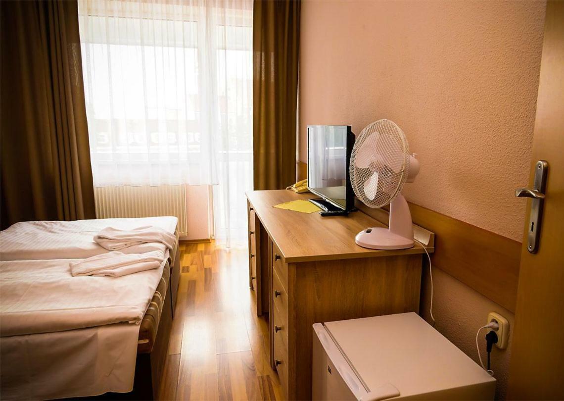 Hotel Atrium Malacky Buitenkant foto